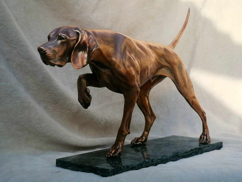 On Point Hungarian Vizsla Bronze Statue