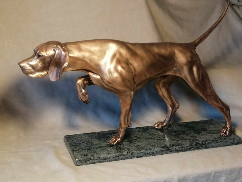 On Point Hungarian Vizsla Bronze Statue