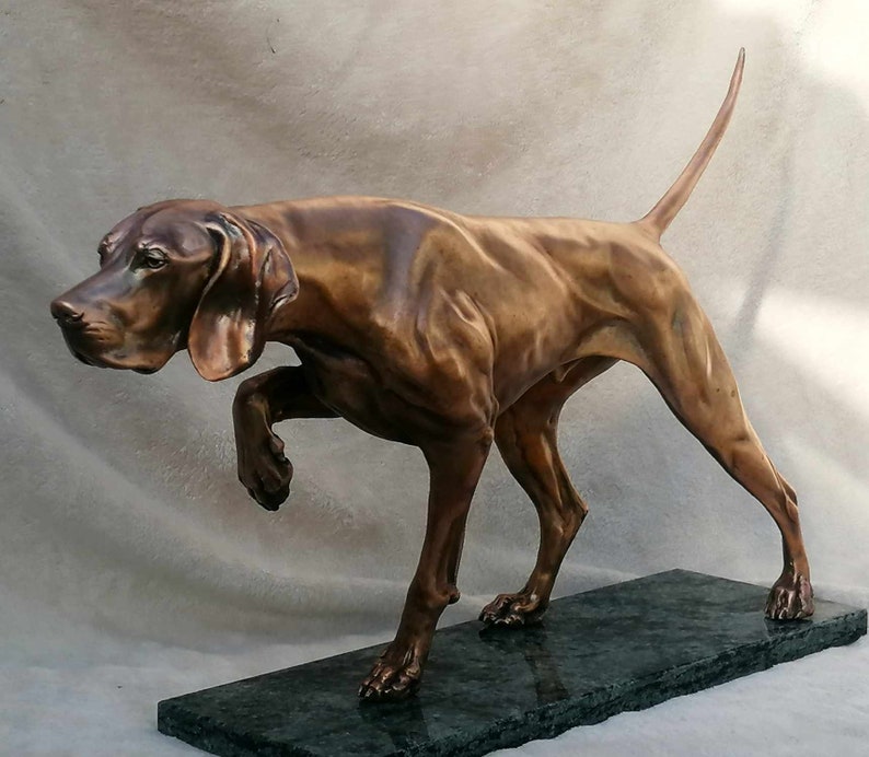 On Point Hungarian Vizsla Bronze Statue