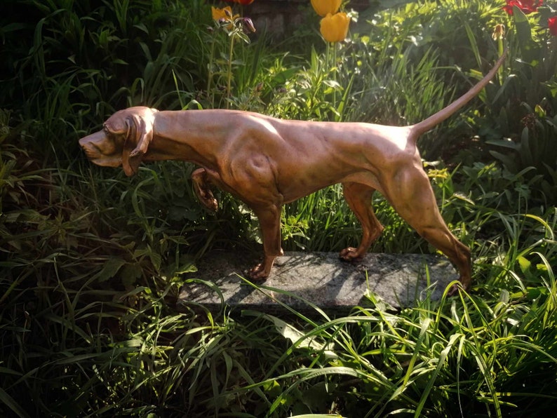 On Point Hungarian Vizsla Bronze Statue